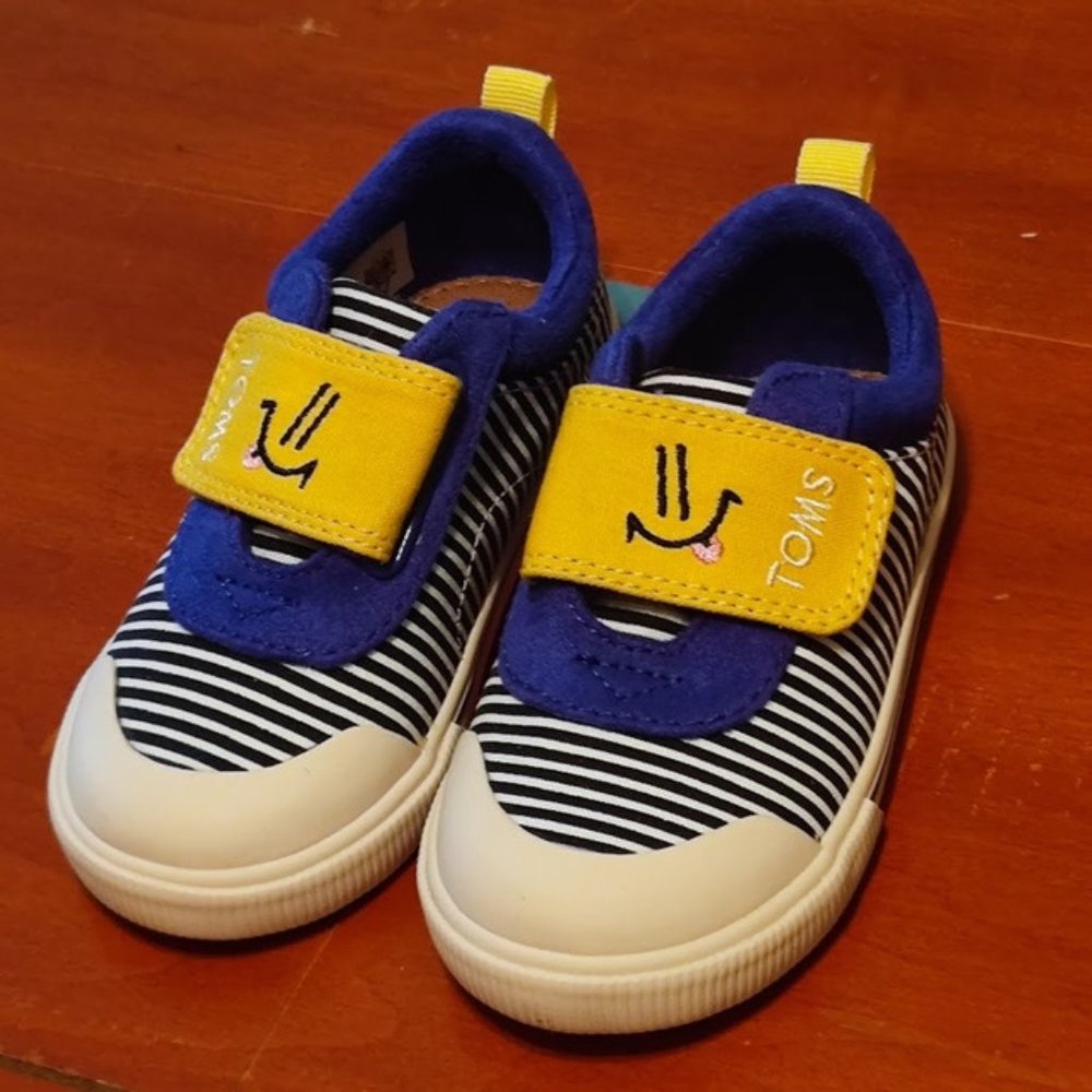 TOMS Doheny NWT Black/White Stripe Blue Edging-Smiley 7 (Toddler)